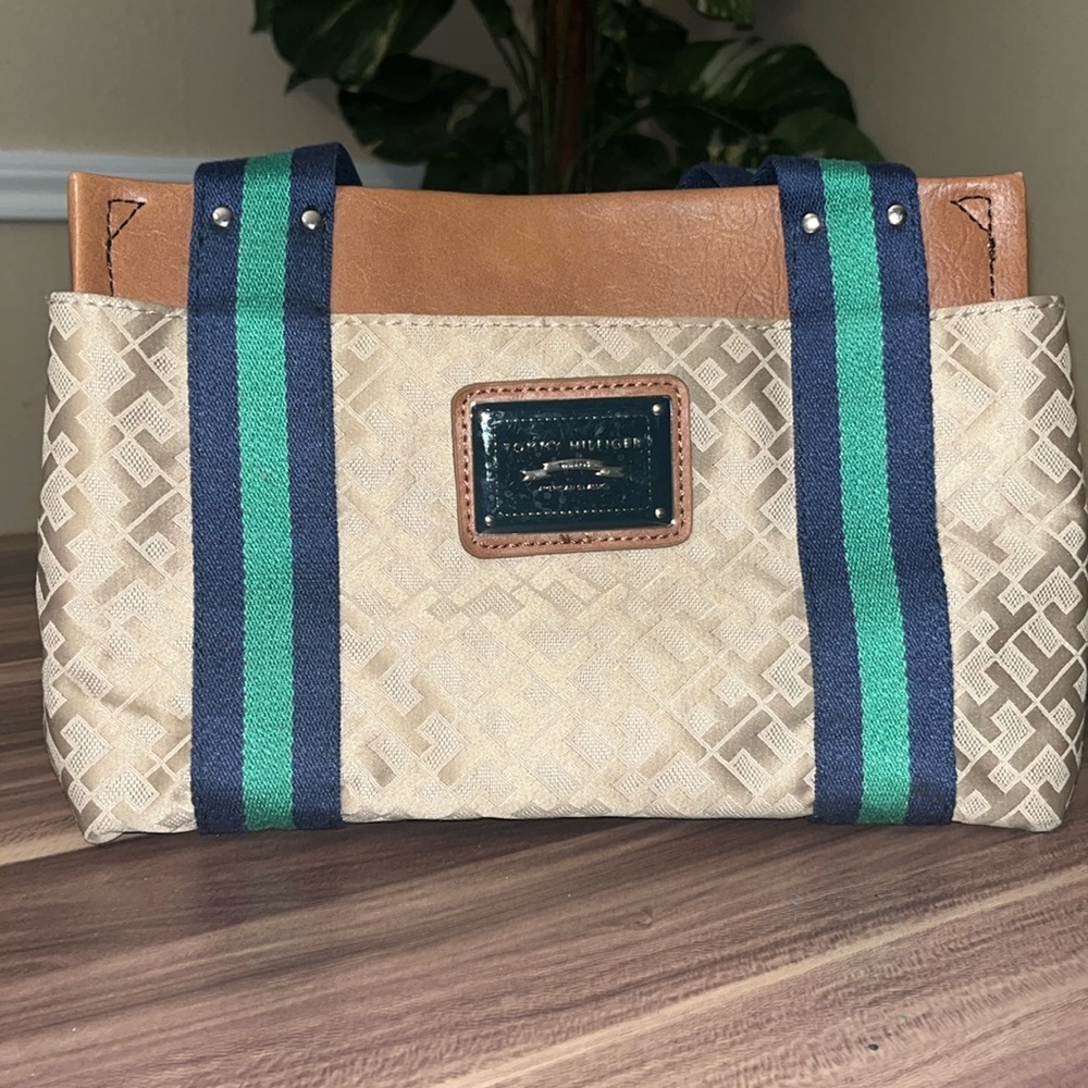 TOMMY HILFIGER MONOGRAM GREEN AND NAVY STRIPE PURSE - Picture 2 of 16